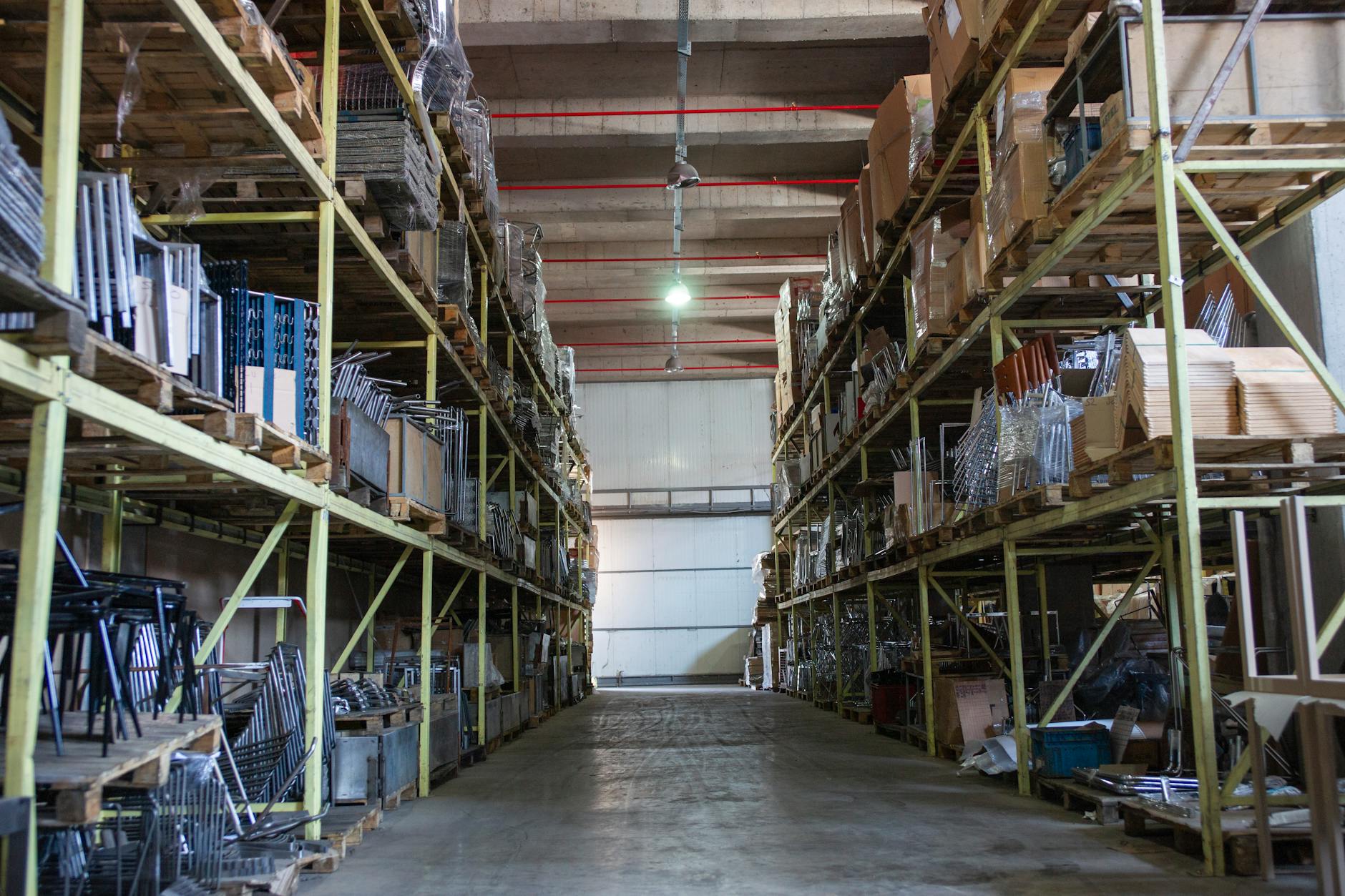 Automated storage and retrieval system in modern fulfillment center