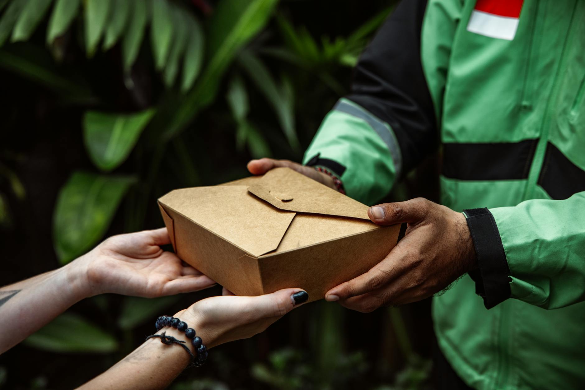 Food delivery service preparation in commercial kitchen setting