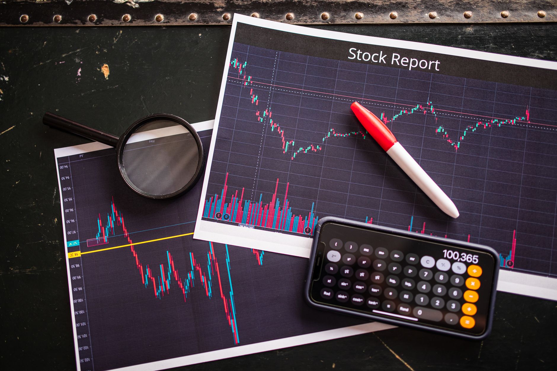 Risk analysis graphs and financial data used in portfolio stress testing