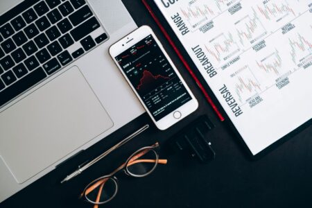 Traders monitoring bond and equity markets on multiple screens at a financial desk