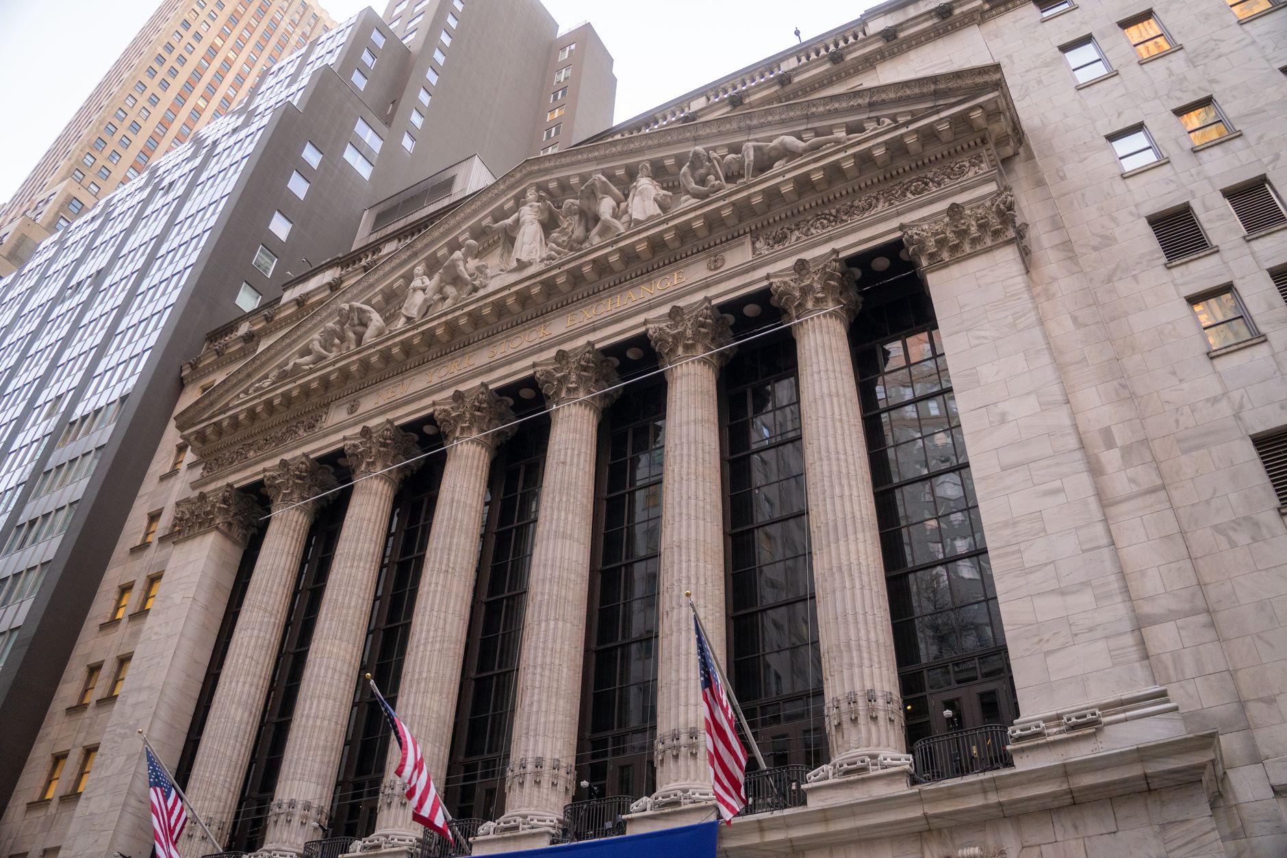 Trading floor with brokers and electronic screens displaying futures market activity