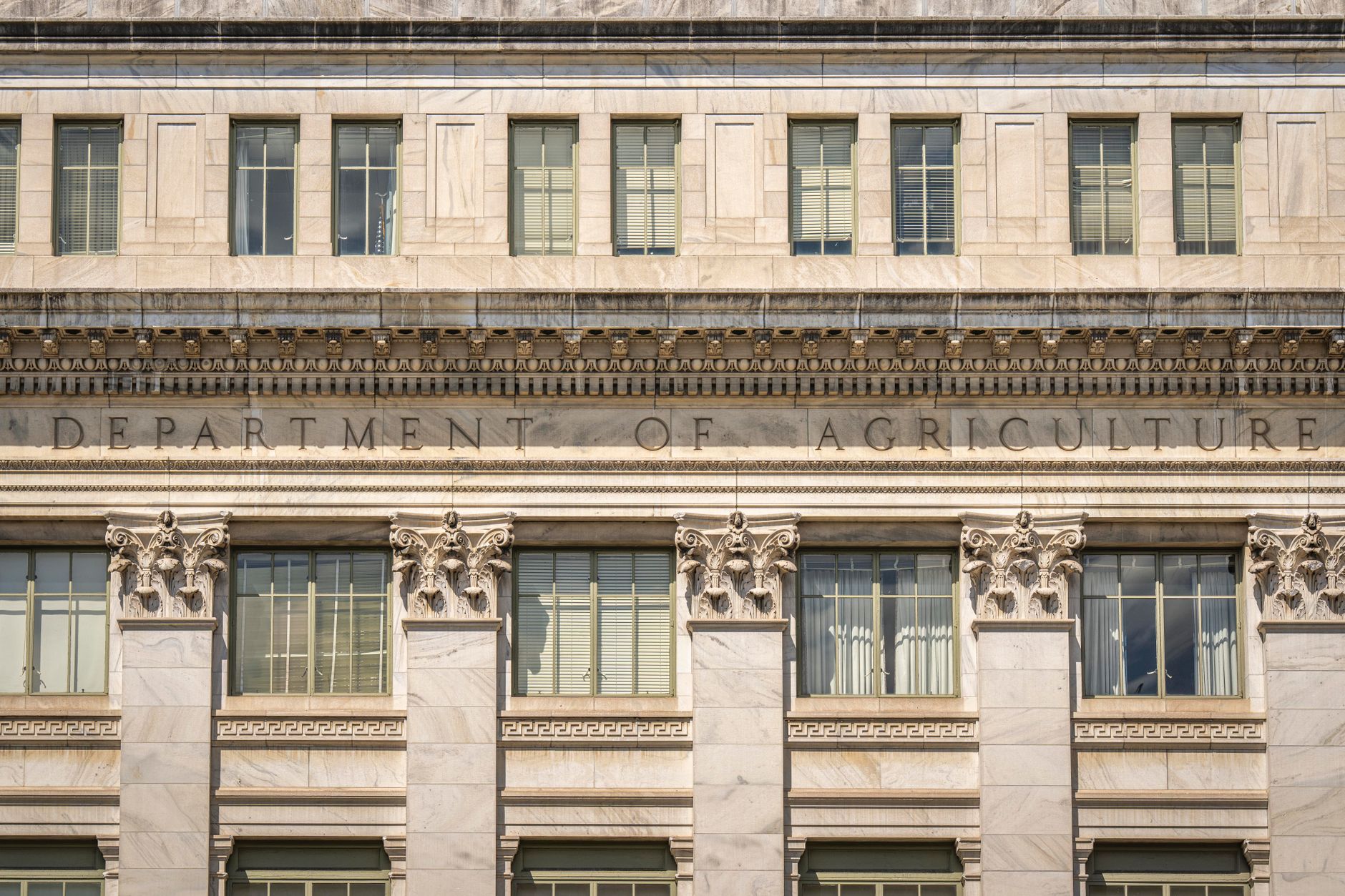 Exterior of a central bank building representing Federal Reserve monetary policy decisions