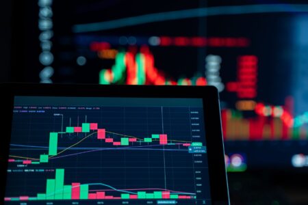 Traders monitoring credit derivative screens on a busy trading floor